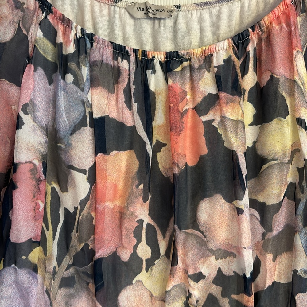 Silk blend floral print dress XS. Fits more like a S-M. Made in Italy.